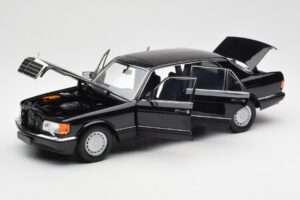 Mercedes 560 SEL W126 Must Diileri Väljaanne Norev 1:18 B66040599 Metall - pilt 2/8