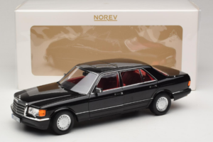 Mercedes 560 SEL W126 Must Punase Salonguiga Norev 1:18 183788 Metall - pilt 2/8