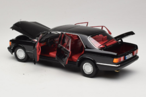 Mercedes 560 SEL W126 Must Punase Salonguiga Norev 1:18 183788 Metall - pilt 7/8