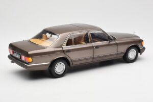 Mercedes 560 SEL W126 Impala Pruun Diileri Väljaanne Norev 1:18 B66040646 Metall - pilt 3/8