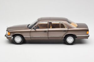 Mercedes 560 SEL W126 Impala Pruun Diileri Väljaanne Norev 1:18 B66040646 Metall - pilt 4/8