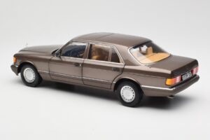 Mercedes 560 SEL W126 Impala Pruun Diileri Väljaanne Norev 1:18 B66040646 Metall - pilt 7/8