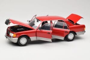 Mercedes 560 SEL W126 Punane Norev 1:18 183463 Metall - pilt 2/8