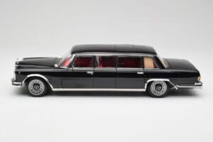 Mercedes 600 Pullman W100 Must NZG 1:18 1071/50 Metall - pilt 4/8