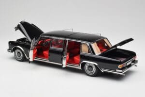 Mercedes 600 Pullman W100 Must NZG 1:18 1071/50 Metall - pilt 5/8