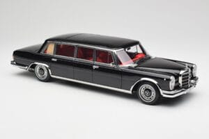Mercedes 600 Pullman W100 Must NZG 1:18 1071/50 Metall - pilt 6/8