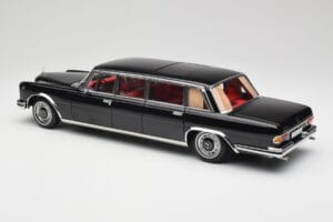 Mercedes 600 Pullman W100 Must NZG 1:18 1071/50 Metall - pilt 7/8