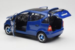 Mercedes A-Class W168 Tumesinine Maisto 1:18 B66005219 Metall - pilt 5/8