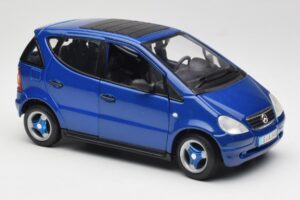 Mercedes A-Class W168 Tumesinine Maisto 1:18 B66005219 Metall - pilt 6/8