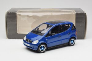 Mercedes A-Class W168 Tumesinine Maisto 1:18 B66005219 Metall - pilt 8/8