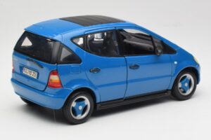 Mercedes A-Class W168 Helesinine Maisto 1:18 37800-M5 Metall - pilt 3/8