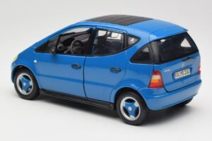 Mercedes A-Class W168 Helesinine Maisto 1:18 37800-M5 Metall - pilt 7/8
