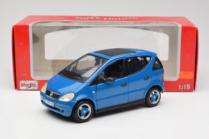 Mercedes A-Class W168 Helesinine Maisto 1:18 37800-M5 Metall - pilt 8/8
