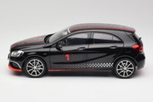 Mercedes A-Class W176 AMG Must Norev 1:18 183596 Metall - pilt 4/8