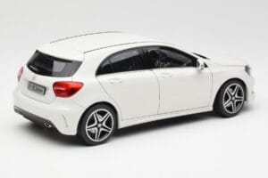 Mercedes A-Class W176 Cirrus Valge Norev 1:18 B66960126 Metall - pilt 3/8