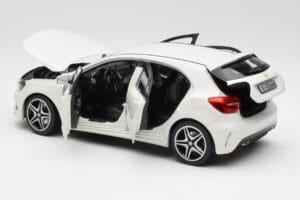 Mercedes A-Class W176 Cirrus Valge Norev 1:18 B66960126 Metall - pilt 5/8