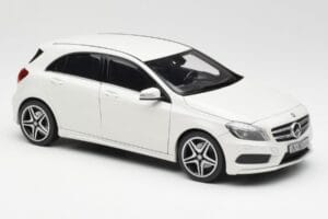 Mercedes A-Class W176 Cirrus Valge Norev 1:18 B66960126 Metall - pilt 6/8