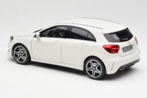 Mercedes A-Class W176 Cirrus Valge Norev 1:18 B66960126 Metall - pilt 7/8