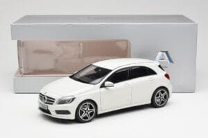 Mercedes A-Class W176 Cirrus Valge Norev 1:18 B66960126 Metall - pilt 8/8