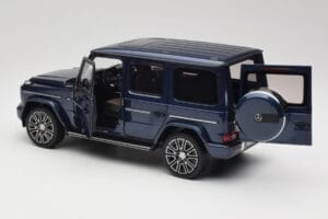Mercedes AMG G 63 L W465 Tumedsinine Norev 1:18 B66960663 Metall - pilt 5/8