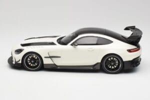 Mercedes AMG GT C190 Black Series Designo Diamond Valge Metallic Minichamps 1:18 155032022 Metall - pilt 3/6