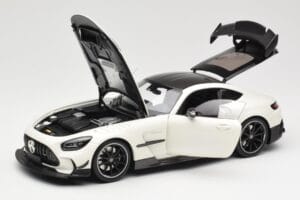 Mercedes AMG GT C190 Black Series Diamond White Metallic Minichamps 1:18 110032020 Metall - pilt 2/8