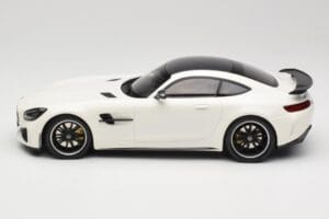 Mercedes AMG GT R C190 Valge Metallic Minichamps 1:18 155036028 Metall - pilt 3/6