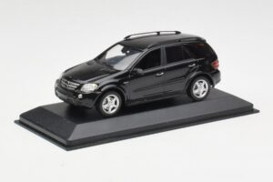 Mercedes AMG ML 63 W164 Must Minichamps 1:43 400037670 Metall - pilt 2/4