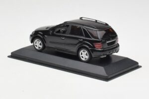 Mercedes AMG ML 63 W164 Must Minichamps 1:43 400037670 Metall - pilt 3/4