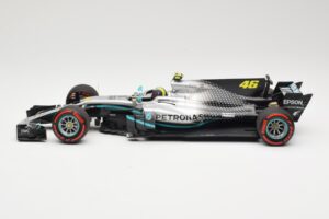 Mercedes AMG Petronas W08 V. Rossi Ride Swap Valencia December 2019 Minichamps 1:18 110191746 Metall - pilt 3/6
