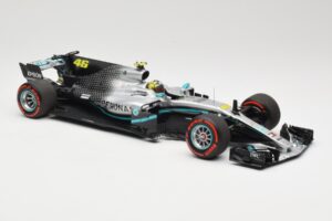 Mercedes AMG Petronas W08 V. Rossi Ride Swap Valencia December 2019 Minichamps 1:18 110191746 Metall - pilt 4/6