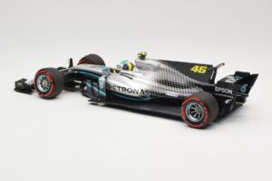 Mercedes AMG Petronas W08 V. Rossi Ride Swap Valencia December 2019 Minichamps 1:18 110191746 Metall - pilt 5/6