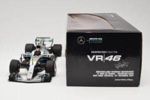 Mercedes AMG Petronas W08 V. Rossi Ride Swap Valencia December 2019 Minichamps 1:18 110191746 Metall - pilt 6/6