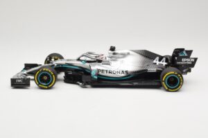 Mercedes AMG Petronas W10 #44 L. Hamilton F1 World Champion Dealer Edition 2019 Minichamps 1:18 B66960567 Metall - pilt 3/7