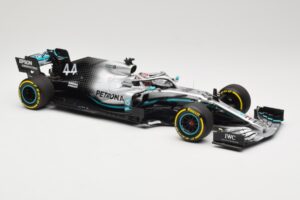 Mercedes AMG Petronas W10 #44 L. Hamilton F1 World Champion Dealer Edition 2019 Minichamps 1:18 B66960567 Metall - pilt 4/7