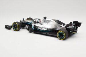 Mercedes AMG Petronas W10 #44 L. Hamilton F1 World Champion Dealer Edition 2019 Minichamps 1:18 B66960567 Metall - pilt 5/7