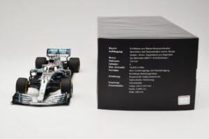 Mercedes AMG Petronas W10 #44 L. Hamilton F1 World Champion Dealer Edition 2019 Minichamps 1:18 B66960567 Metall - pilt 6/7