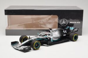Mercedes AMG Petronas W10 #44 L. Hamilton F1 World Champion Dealer Edition 2019 Minichamps 1:18 B66960567 Metall - pilt 7/7