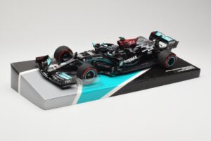 Mercedes AMG Petronas W12 E Performance #44 L. Hamilton Bahrain GP 2021 Minichamps 1:18 113210144 Metall - pilt 2/6
