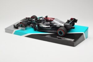 Mercedes AMG Petronas W12 E Performance #44 L. Hamilton Bahrain GP 2021 Minichamps 1:18 113210144 Metall - pilt 5/6