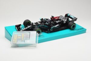 Mercedes AMG Petronas W12 E Performance #44 L. Hamilton Russian GP 2021 Minichamps 1:18 113211544 Metall - pilt 2/6
