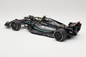 Mercedes AMG Petronas W14 E Performance #44 L. Hamilton Bahrain GP 2023 Minichamps 1:18 110230144 Metall - pilt 5/6