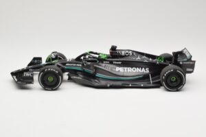 Mercedes AMG Petronas W14 E Performance #63 G. Russell Bahrain GP 2023 Minichamps 1:18 110230163 Metall - pilt 3/6