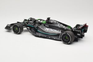Mercedes AMG Petronas W14 E Performance #63 G. Russell Bahrain GP 2023 Minichamps 1:18 110230163 Metall - pilt 5/6