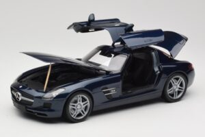 Mercedes SLS AMG C197 Blue Metallic Minichamps 1:18 180039021 Metall - pilt 2/8