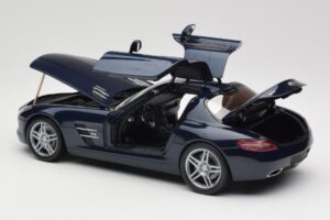 Mercedes SLS AMG C197 Blue Metallic Minichamps 1:18 180039021 Metall - pilt 5/8