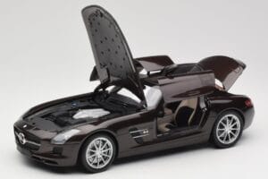 Mercedes AMG SLS C197 Brown Metallic Minichamps 1:18 100039028 Metall - pilt 2/8