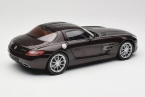 Mercedes AMG SLS C197 Brown Metallic Minichamps 1:18 100039028 Metall - pilt 3/8