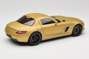 Mercedes AMG SLS C197 Kuldne Minichamps 1:18 100039024 Metall - pilt 3/8