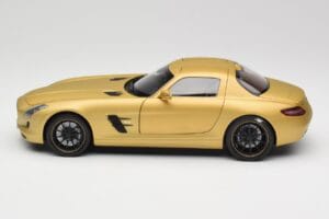Mercedes AMG SLS C197 Kuldne Minichamps 1:18 100039024 Metall - pilt 4/8